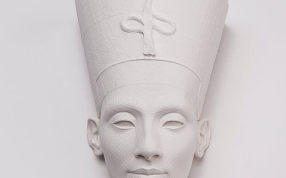 埃及法老王后纳芙蒂蒂雕像